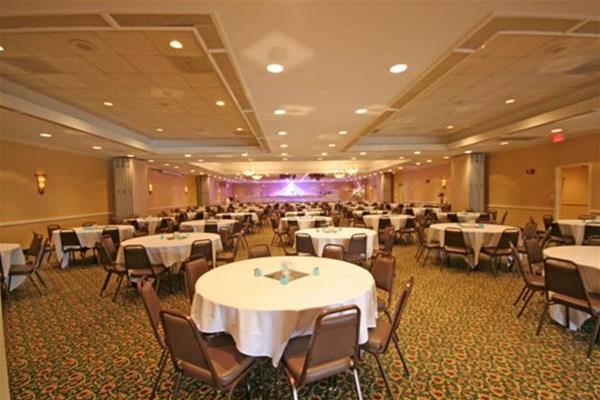 Ramada Burlington Hotel & Conference Center - photo 11