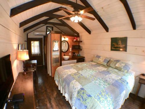Tiny Home Cottage Near the Smokies #10 Helena - photo 5