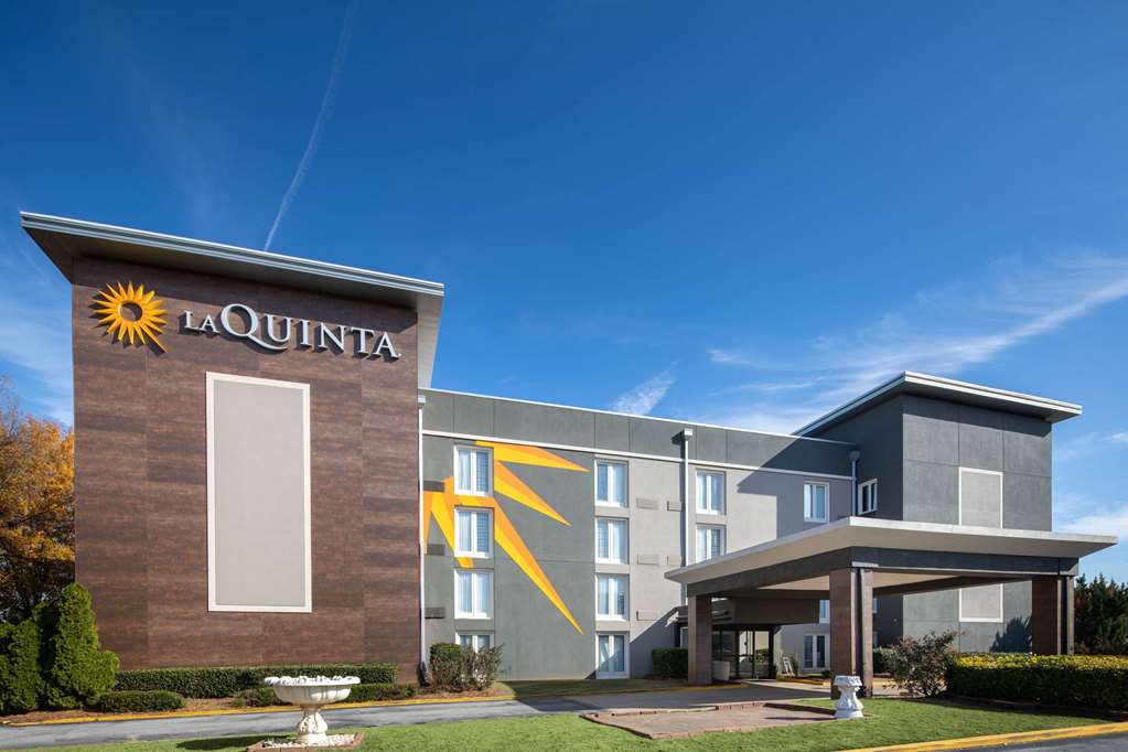 La Quinta Inn & Suites by Wyndham Atlanta Airport South - photo 5