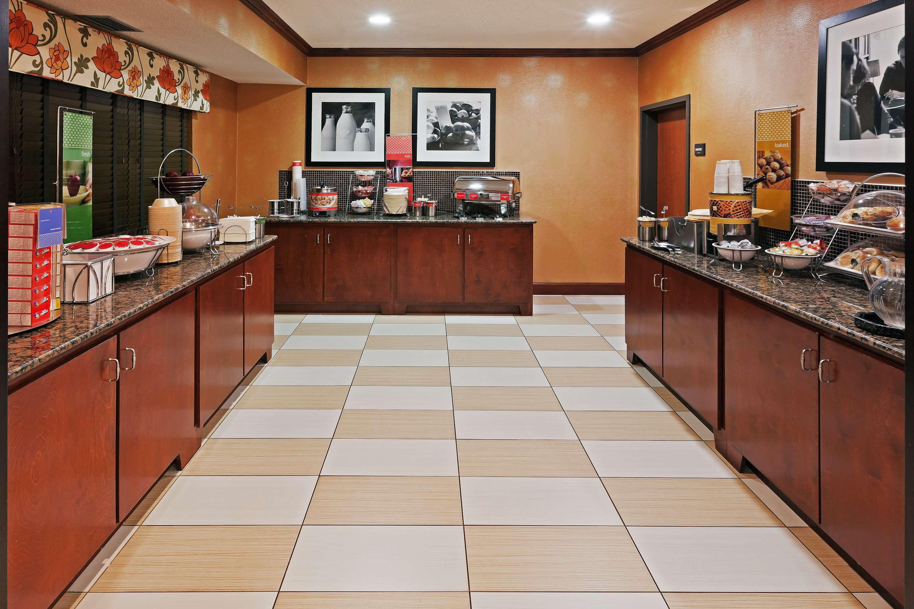 Hampton Inn Manhattan - photo 17