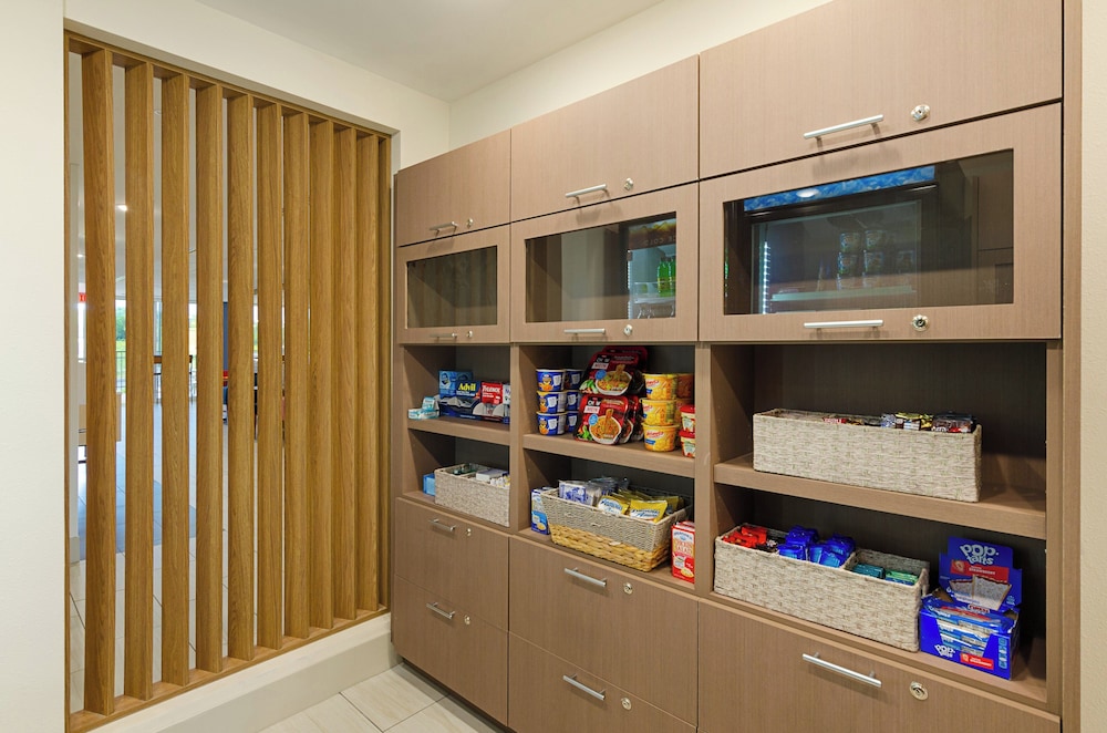 Holiday Inn Express & Suites Abingdon by IHG - photo 15