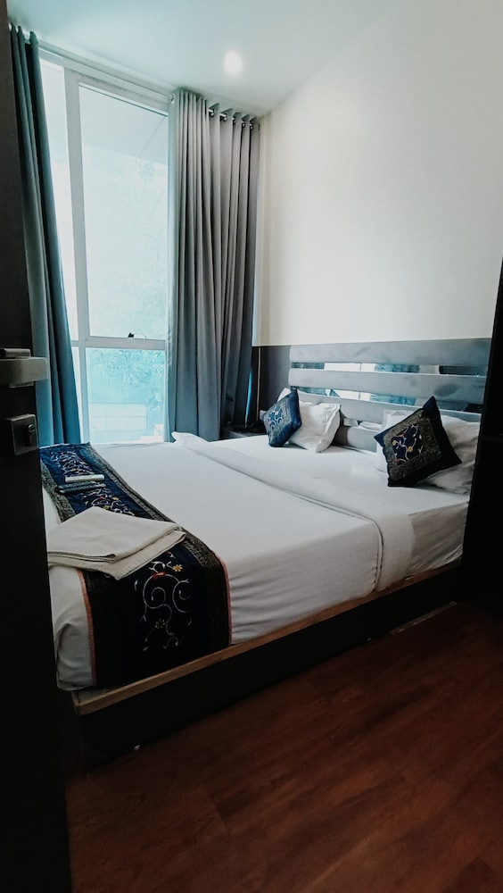 Fdm By Glitz Hotel — Mumbai — photo 2