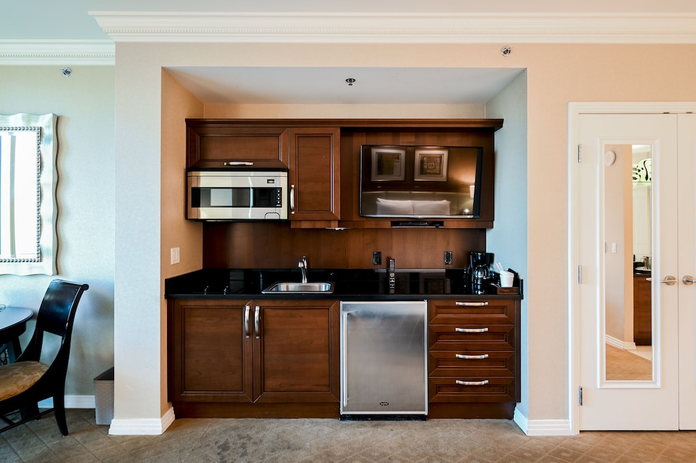 StripViewSuites at Signature - photo 91