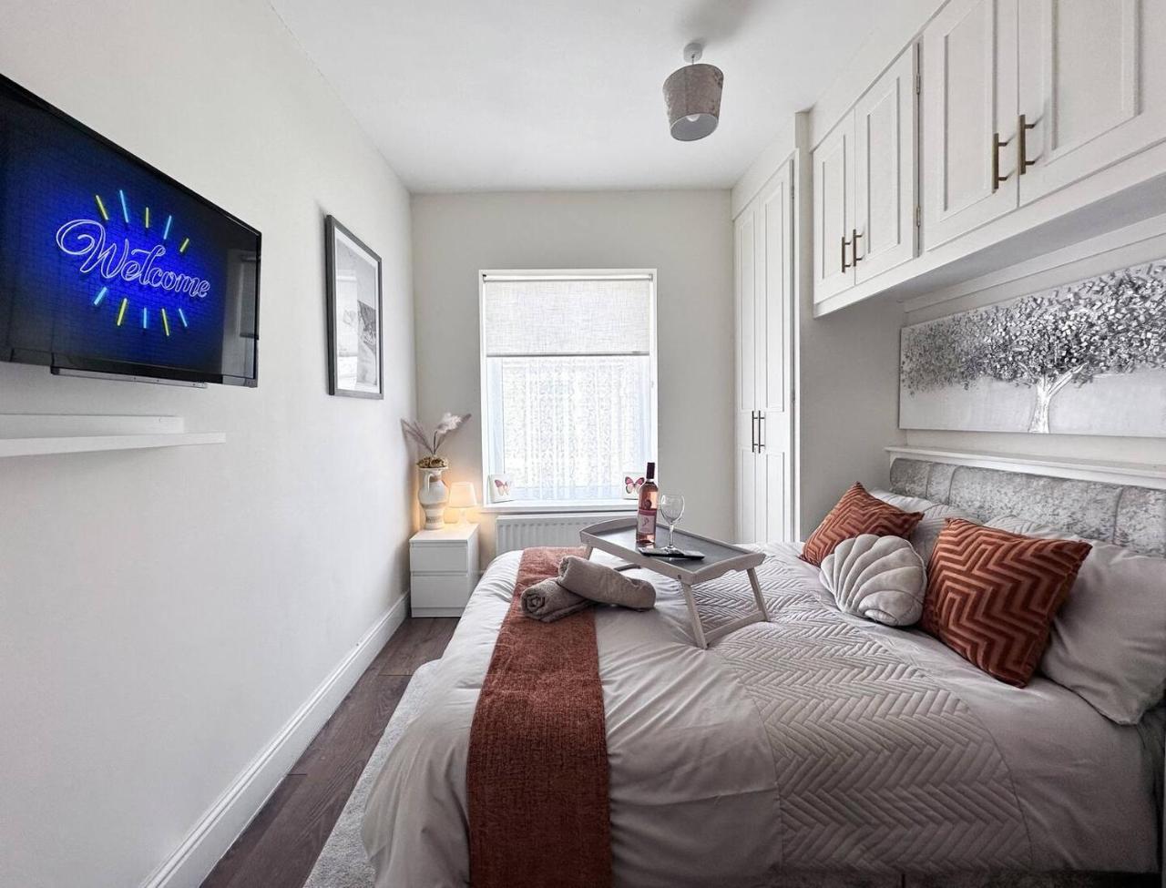 Chic Charming Classic 3bed w Ensuite Pontypridd — 4-Star Luxury Hotel in Abercynon, United Kingdom
