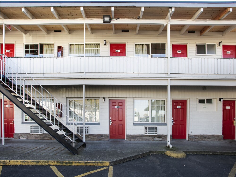 OYO Hotel Kalama - featured photo