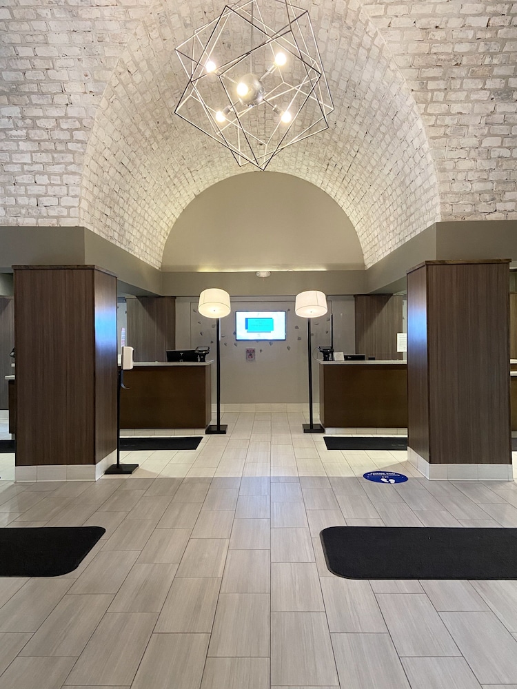 Embassy Suites by Hilton Chicago Schaumburg Woodfield - photo 9
