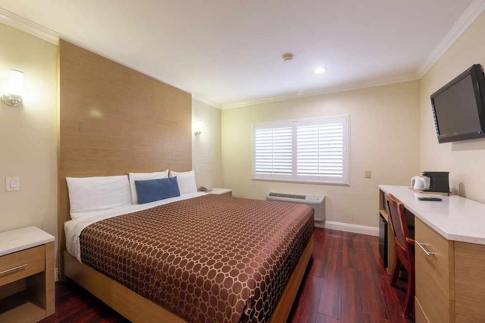 Hollywood City Inn - photo 20