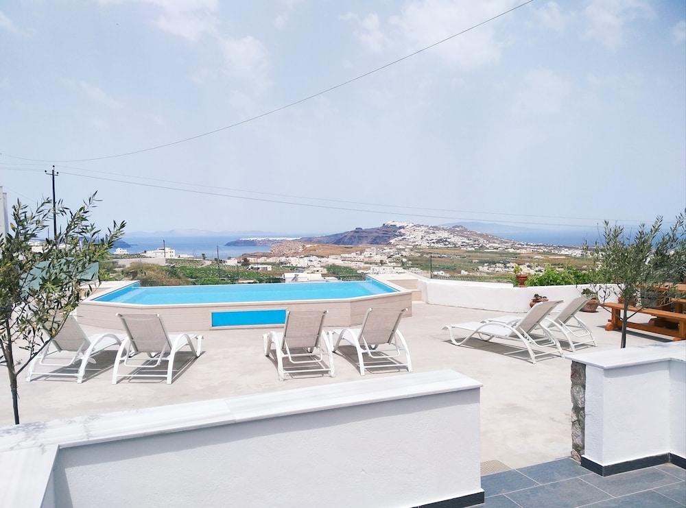 Aroma Cavas — 4-Star Luxury Hotel in Pyrgos, Greece