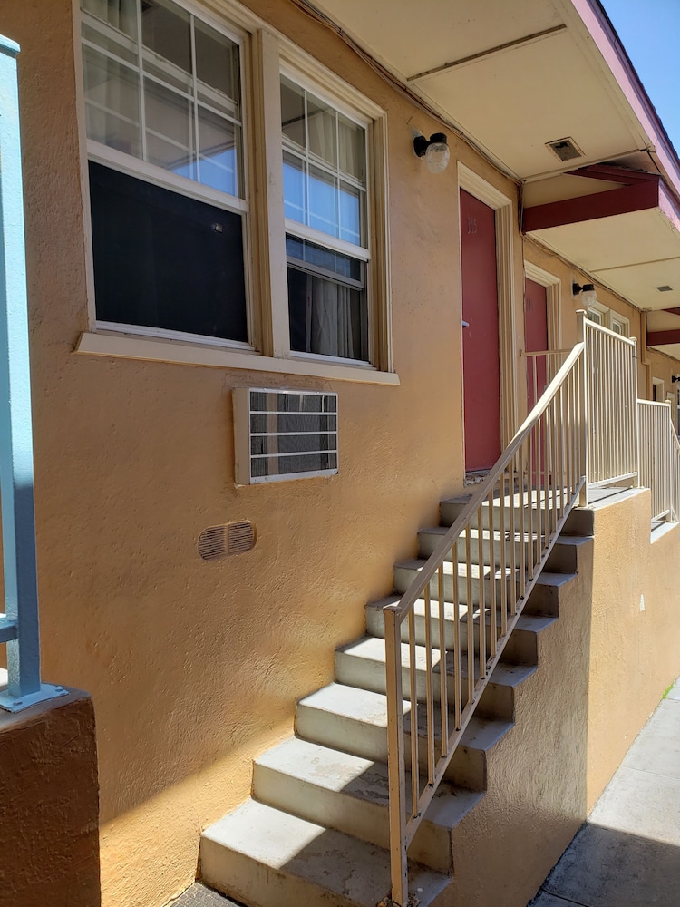 Aqua Breeze Inn - photo 4