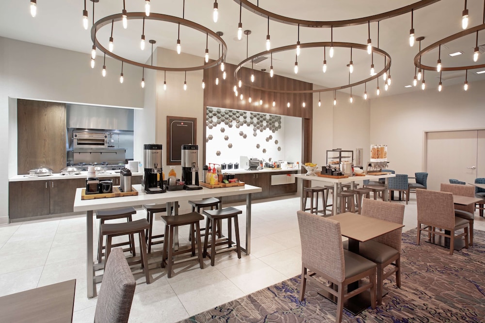 Hilton Garden Inn Omaha Aksarben Village - photo 32