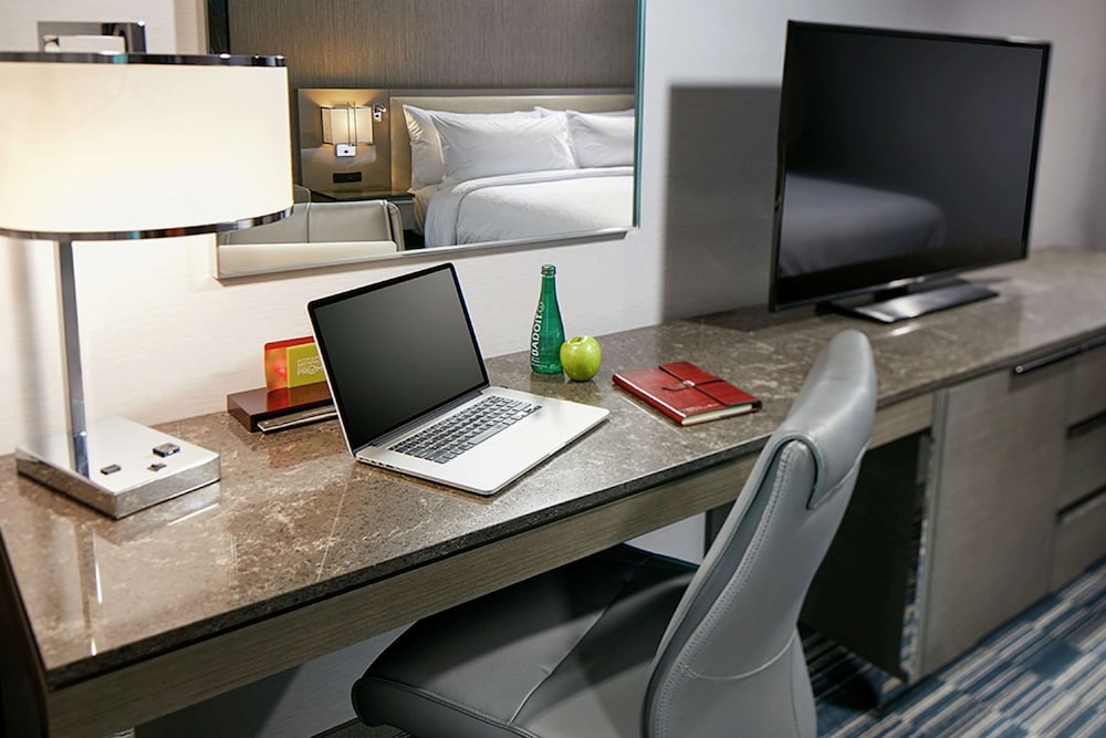 Hilton Garden Inn San Diego Downtown Bayside - photo 9