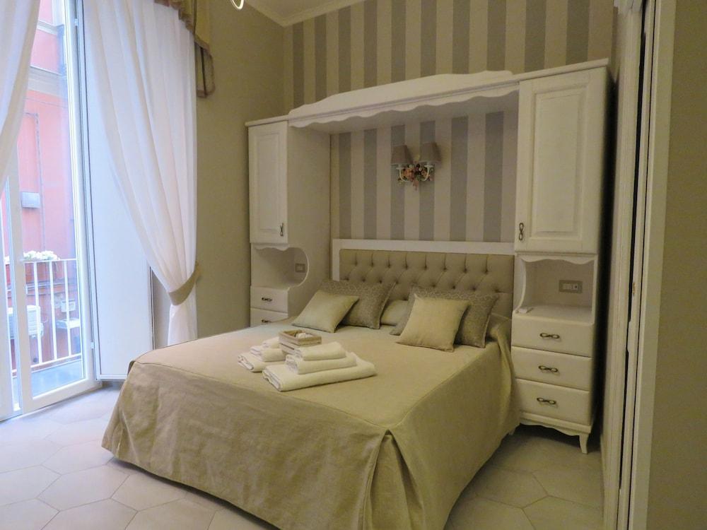 Le Ninfe Luxury Rooms - last minute hotel in Naples