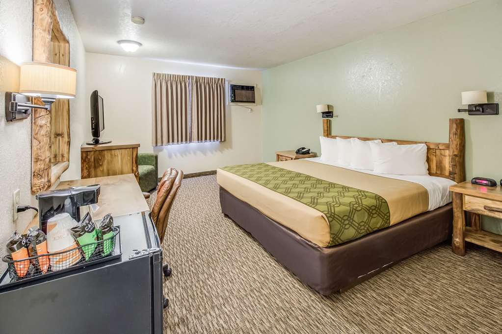 Econo Lodge Custer Crazy Horse Area - photo 17