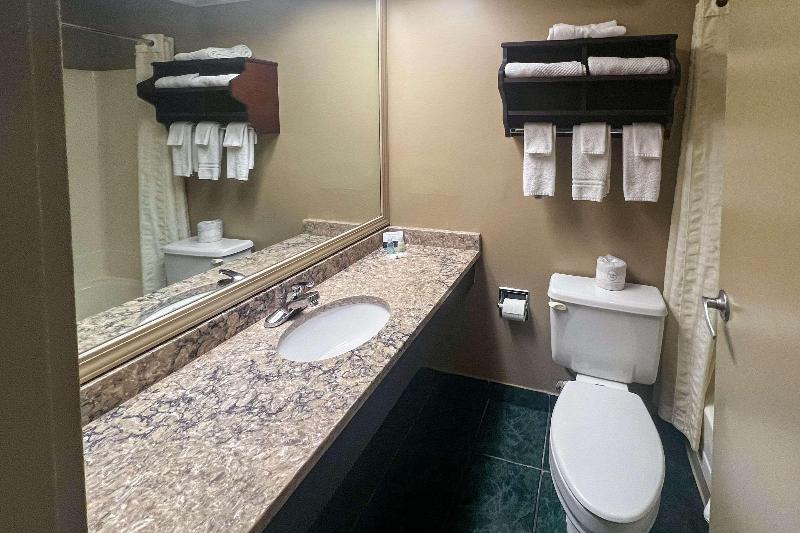 Days Inn by Wyndham Muskegon - photo 69