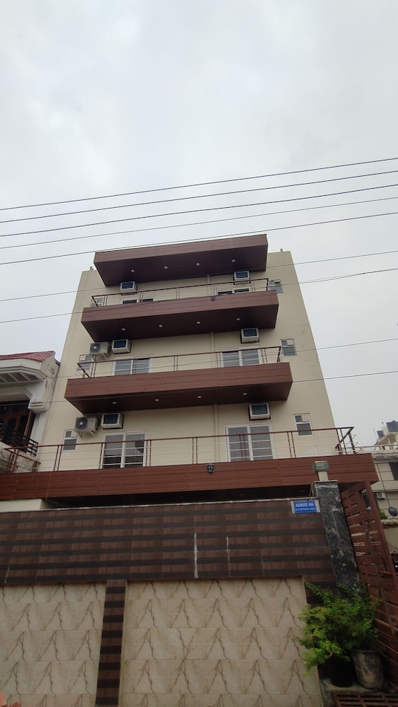 Hotel Silver Admire - carbon neutral hotel in Noida