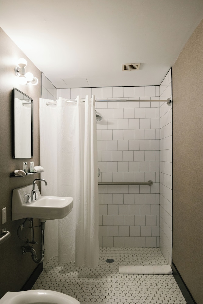 The Redford Hotel - photo 16