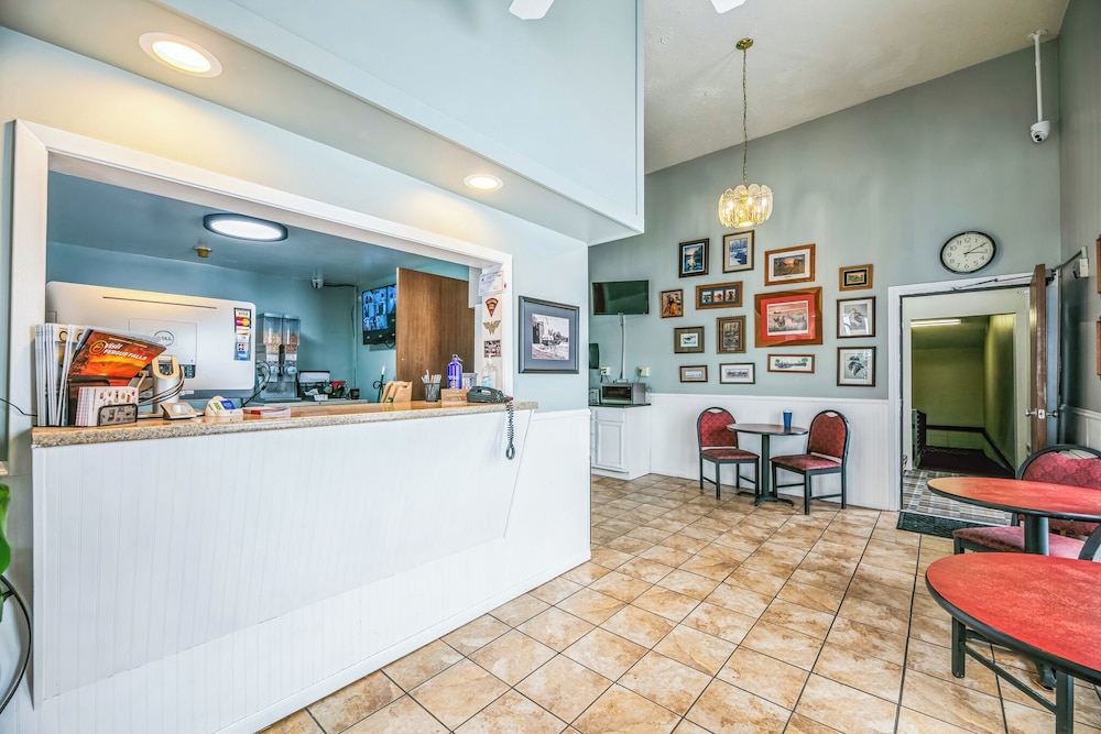 Super 8 by Wyndham Fergus Falls - photo 4