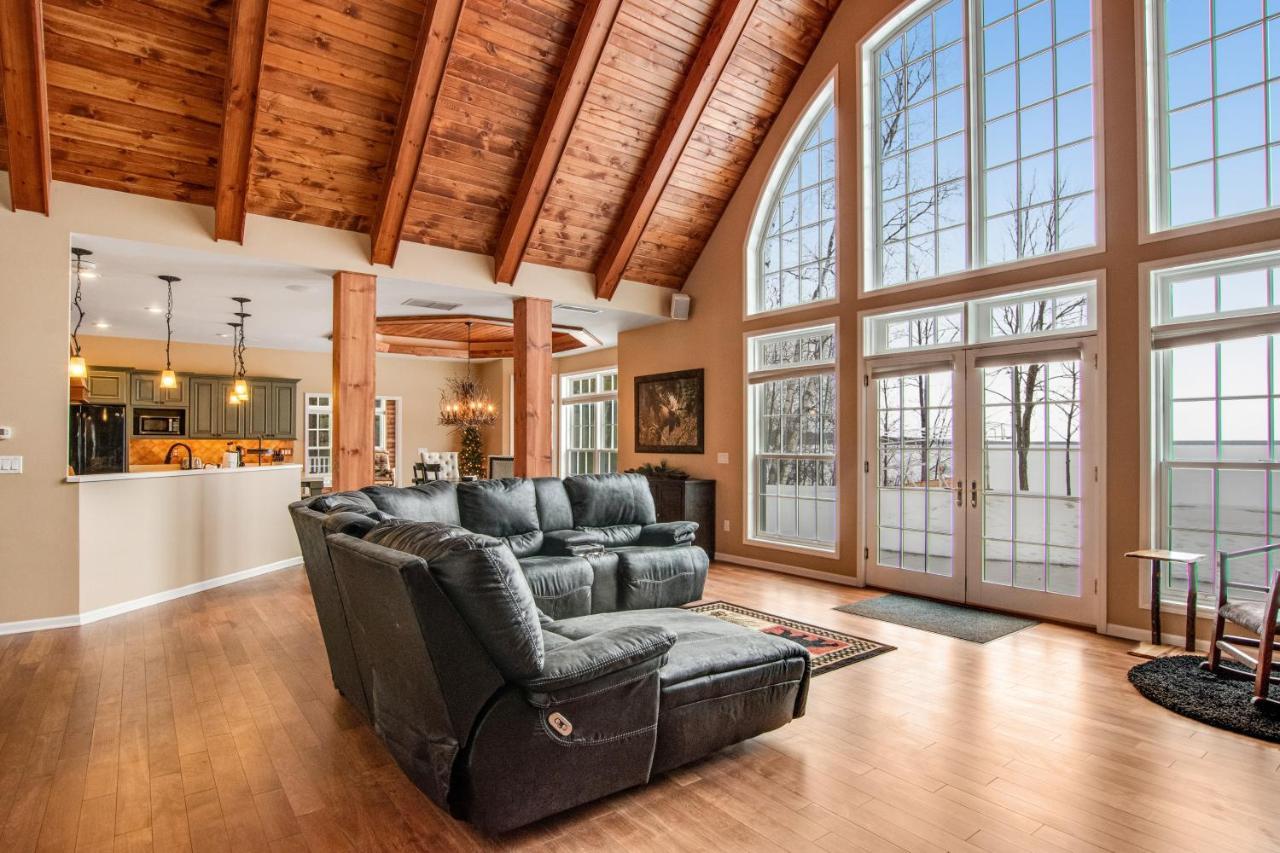 North Twin Lake House — 4-Star Luxury Hotel in Phelps, United States