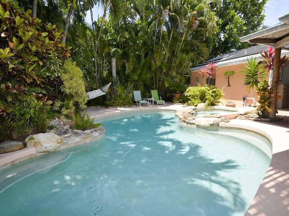 Pool Party Both Sides - carbon neutral hotel in Holmes Beach