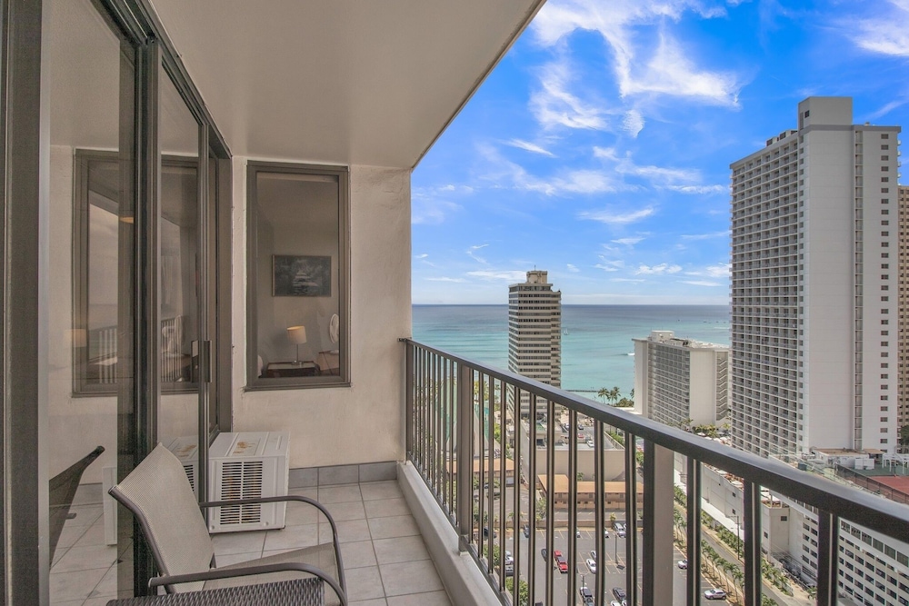 High Rise Ocean View Waikiki Condo FREE Parking & Wi Fi by Koko Resort Vacation Rentals - photo 9