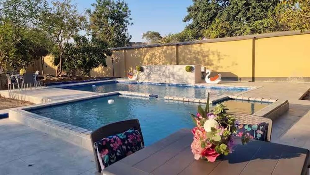 Cottage Sleeps 4 Pool Near Airport — 4-Star Luxury Hotel in Harare, Zimbabwe