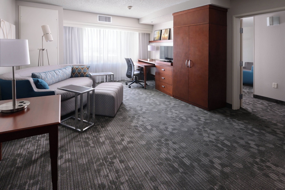 Courtyard by Marriott Houston Pearland - photo 7