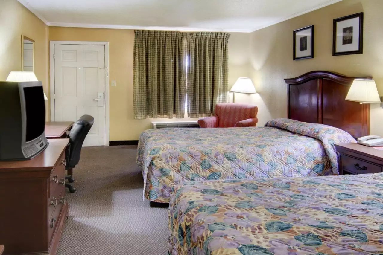Econo Lodge & Conference Center - photo 19