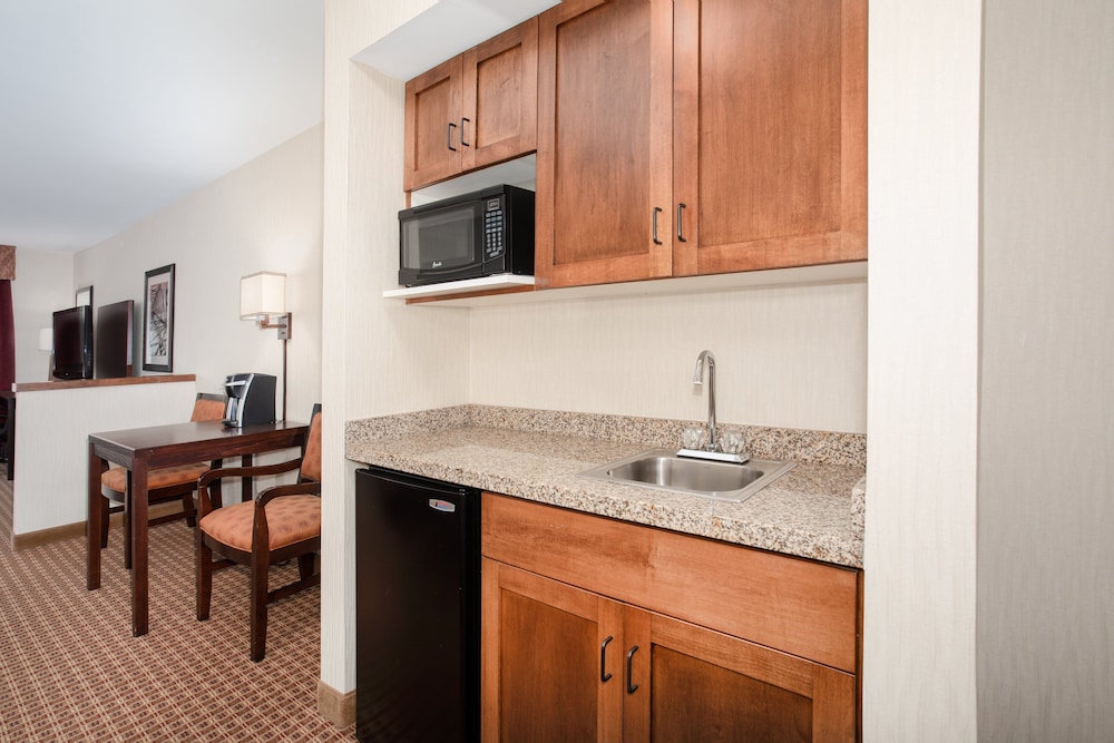 Holiday Inn Express & Suites Gillette by IHG - photo 12