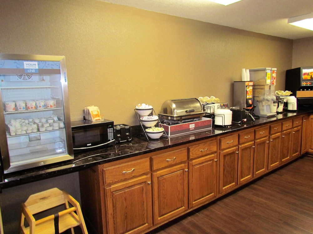 Oak Hill Inn & Suites - photo 61