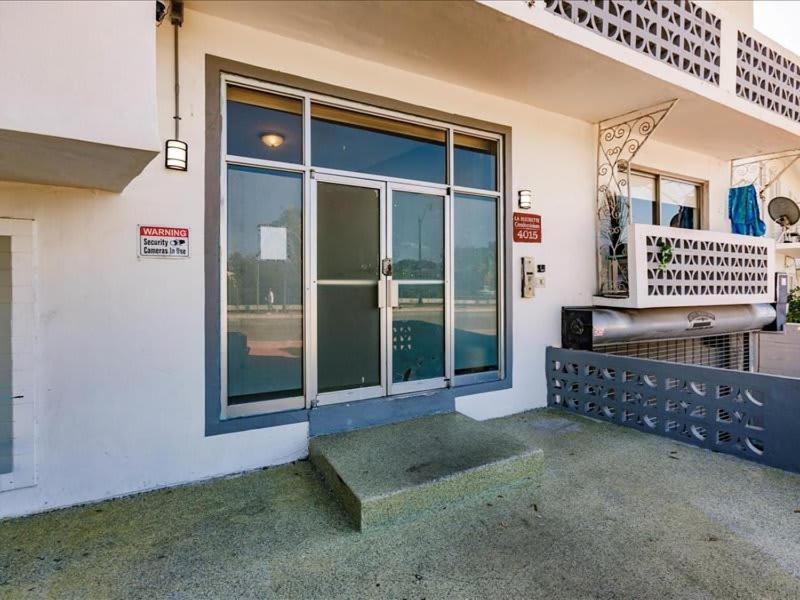 Art Deco Retreat 1 Block From The Beach - photo 28