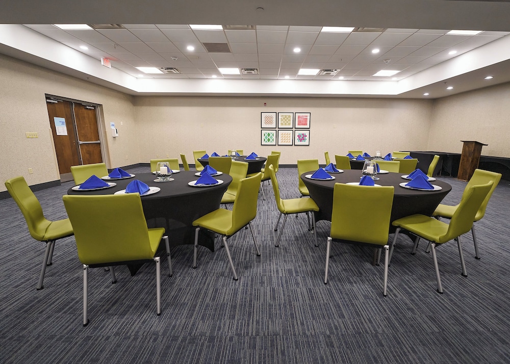Holiday Inn Express Charleston Civic Center by IHG - photo 35