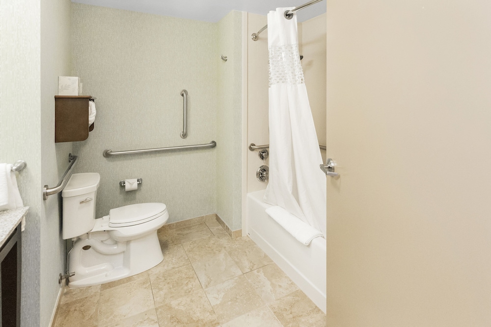 Hampton Inn Pittsburgh Bridgeville - photo 42
