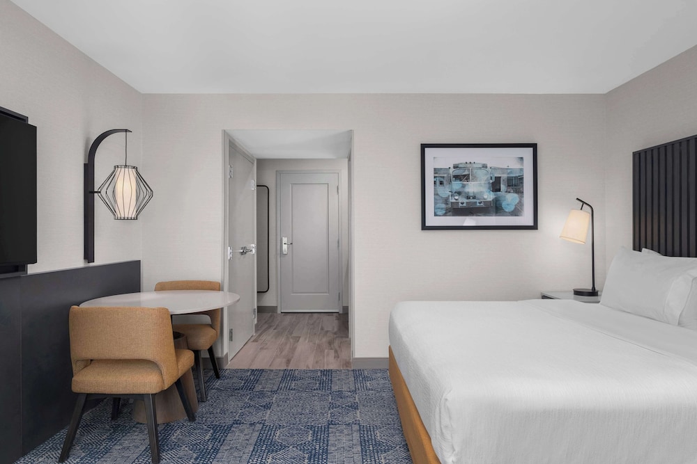 Embassy Suites by Hilton El Paso - photo 17