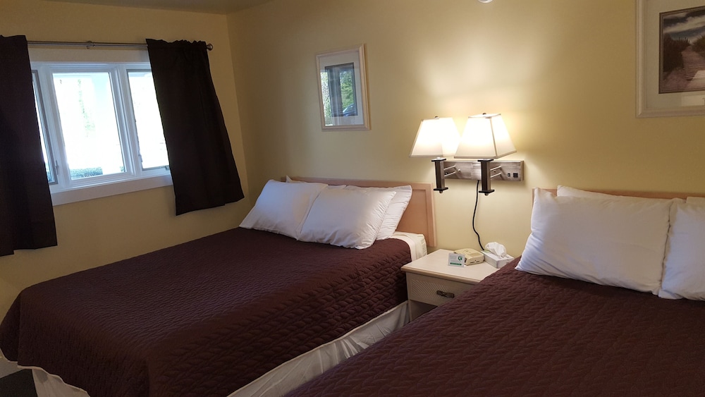 Captain's Quarters Motel - photo 6