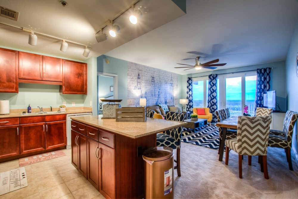 Laketown Wharf Resort by Aneliya's Rentals - photo 644