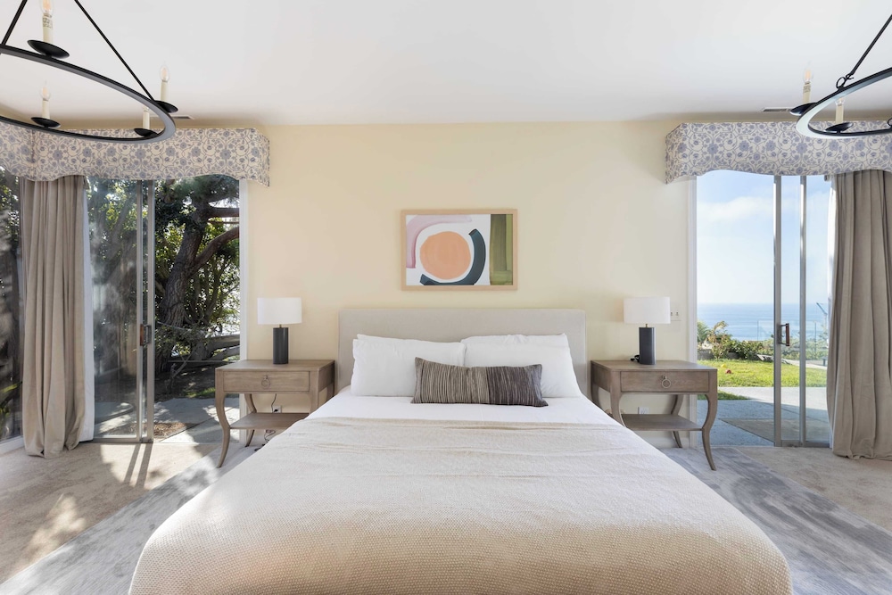 Vista by Avantstay Stunning Estate w Views of the Pacific Ocean Pool & Spa - photo 15