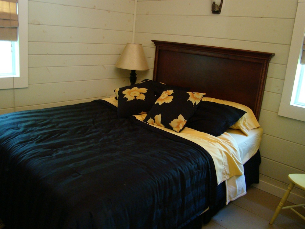 Bay Leaf Cottages & Bistro - photo 12