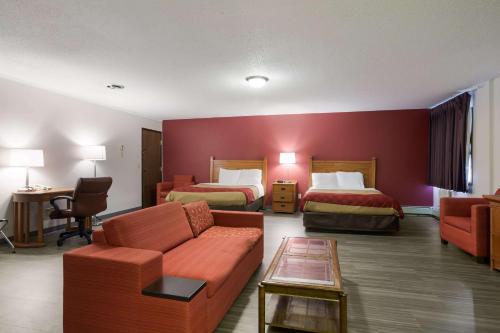 Econo Lodge Inn & Suites Escanaba North - photo 26