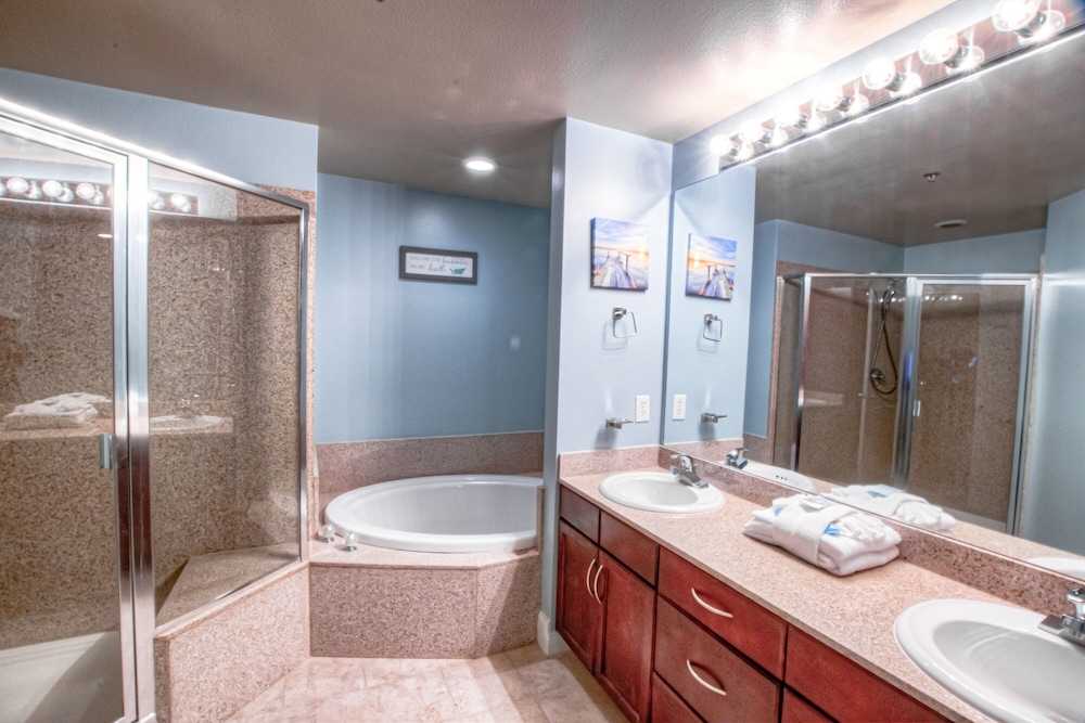 Laketown Wharf Resort by Aneliya's Rentals - photo 815