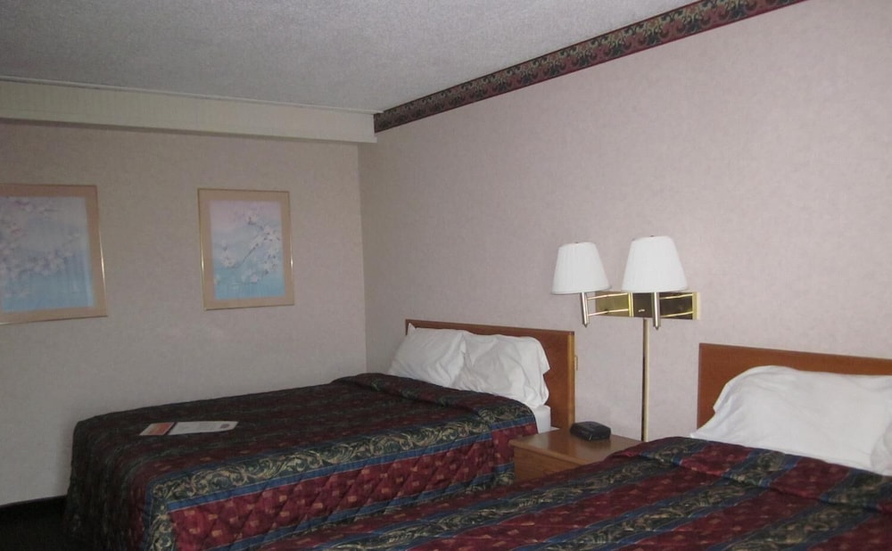 Howard Johnson by Wyndham Benton Harbor St. Joseph - photo 11