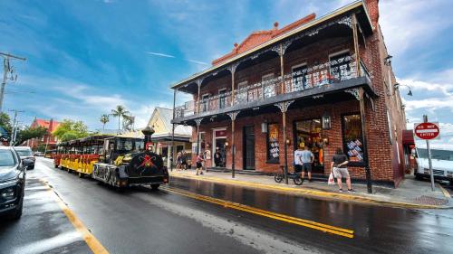 Harbor Luxe Celebration Suites — 4-Star Luxury Hotel in Key West, United States