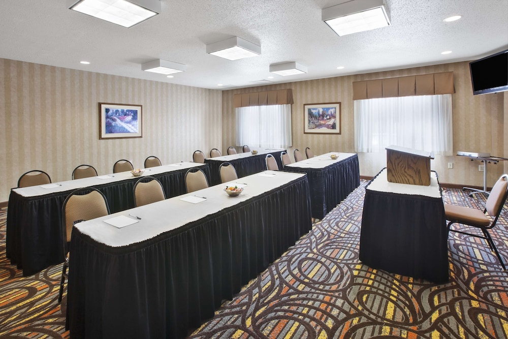 Hampton Inn Pittsburgh Area Beaver Valley CenterTownship - photo 20