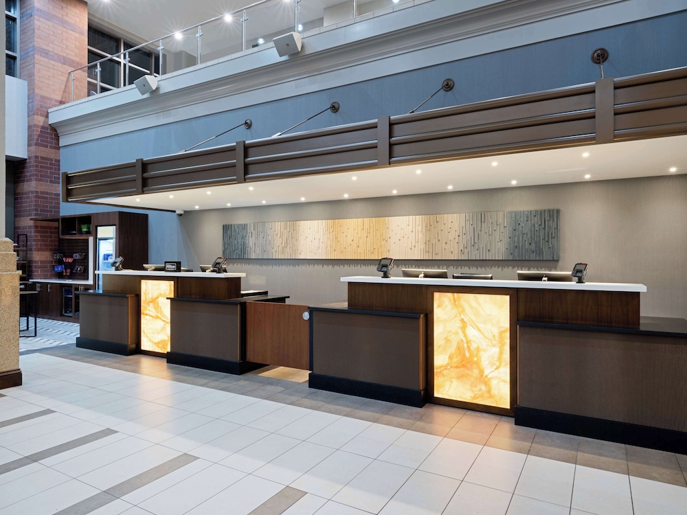 Embassy Suites by Hilton Chicago Downtown River North - photo 5