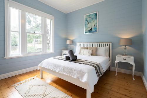 Riverside Charm A stone’s throw to the river in Barwon Heads, Australia