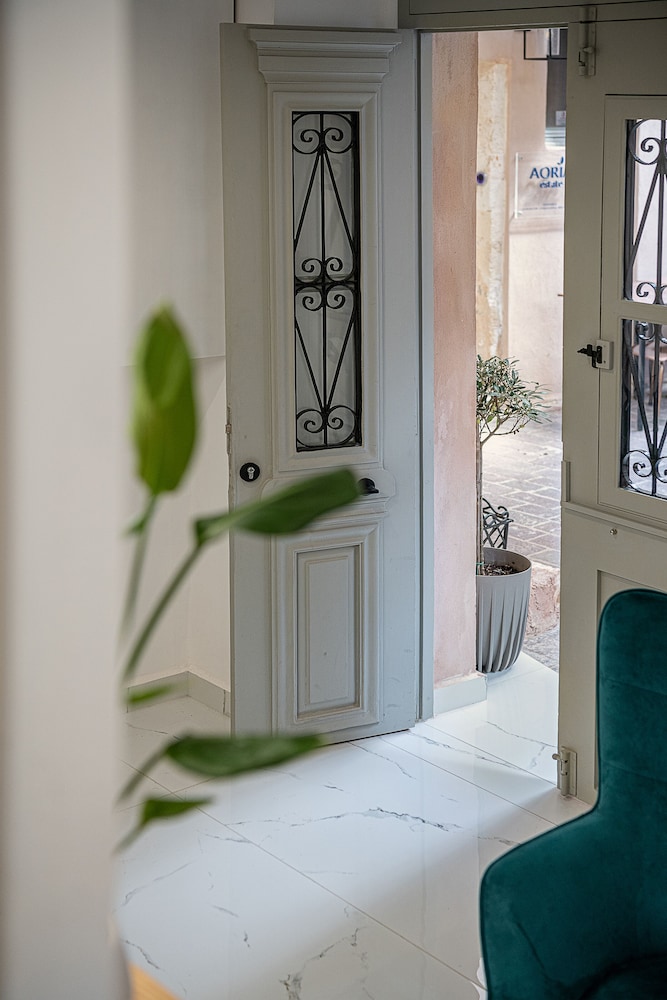 Porto Vecchio - carbon neutral hotel in Chania