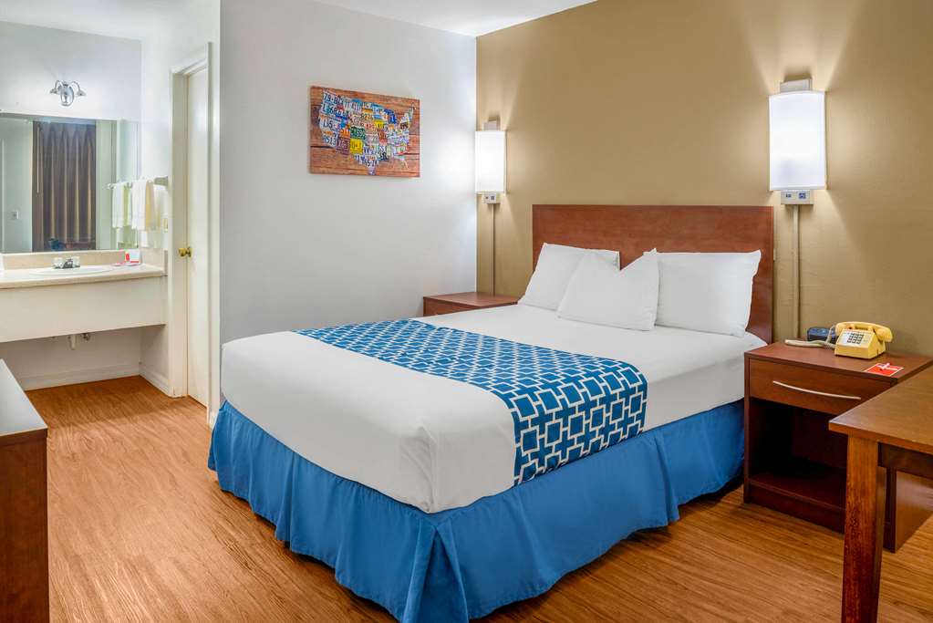 Econo Lodge Crystal River - photo 17