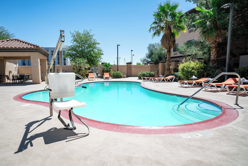 Holiday Inn Express & Suites Barstow Route 66 by IHG - photo 49