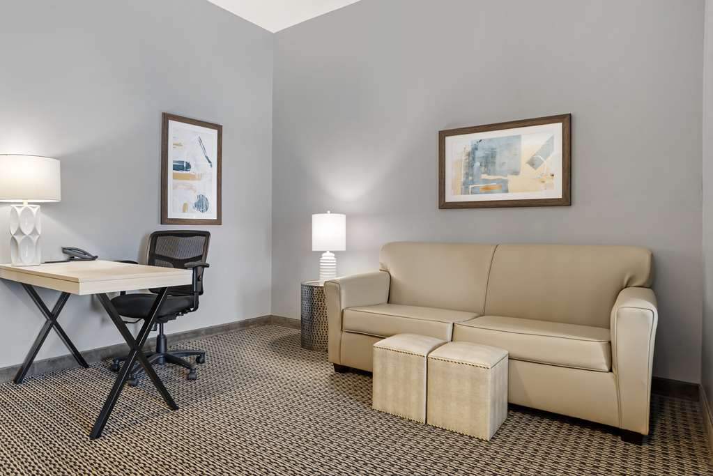 Best Western Plus Two Rivers Hotel & Suites - photo 21