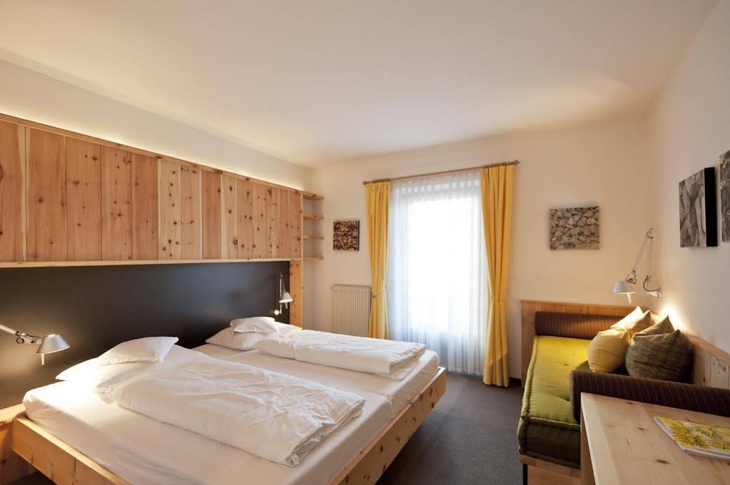 Landgasthof Zum Hirschen — hotel in San Genesio Atesino