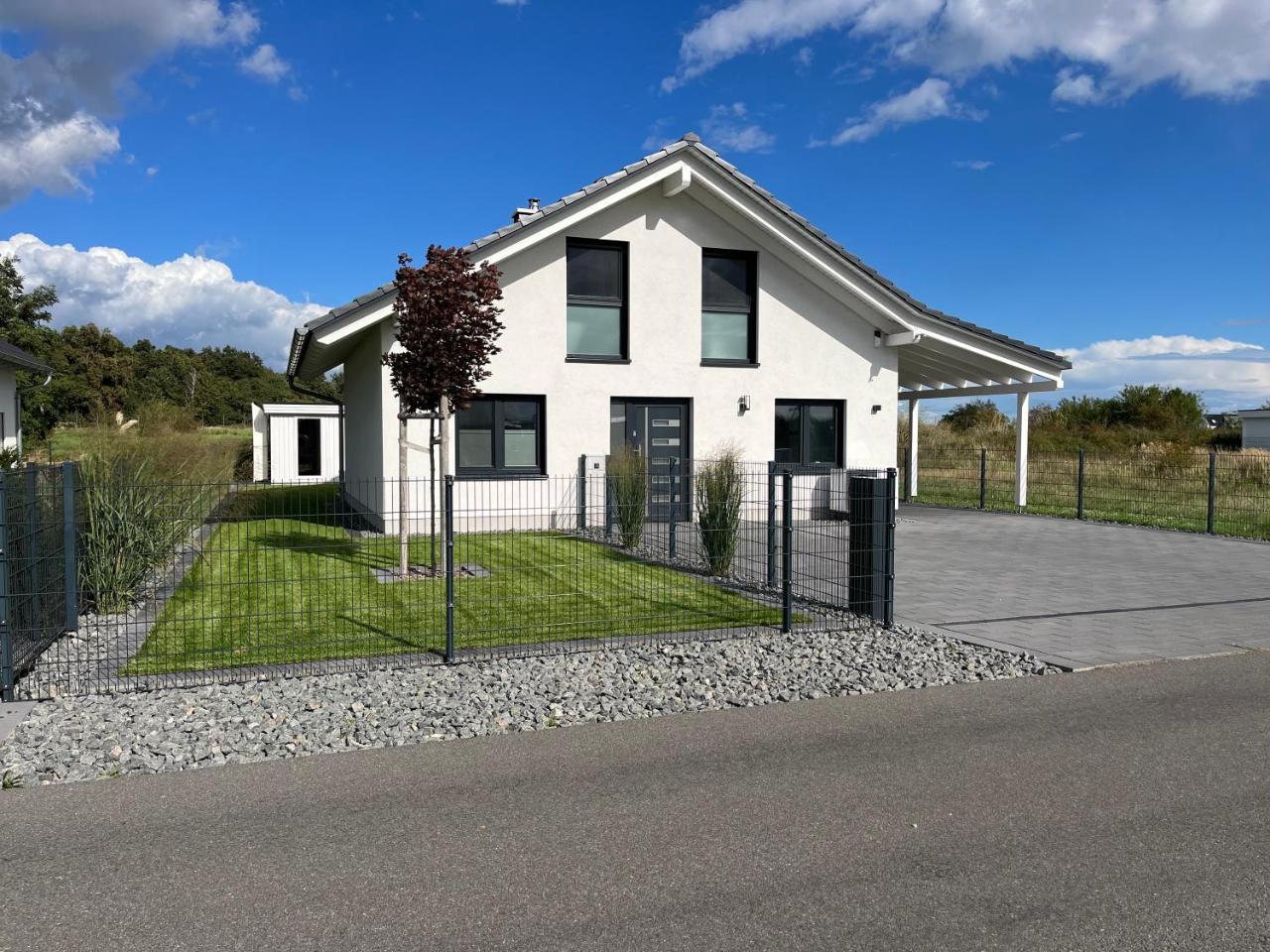 Ferienhaus Hilde 100m Entfernung zum See Strand — hotel in Lobnitz